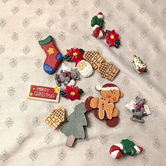 New! 16 Fun Christmas Pins Resin & Wood - Picture 1 of 2